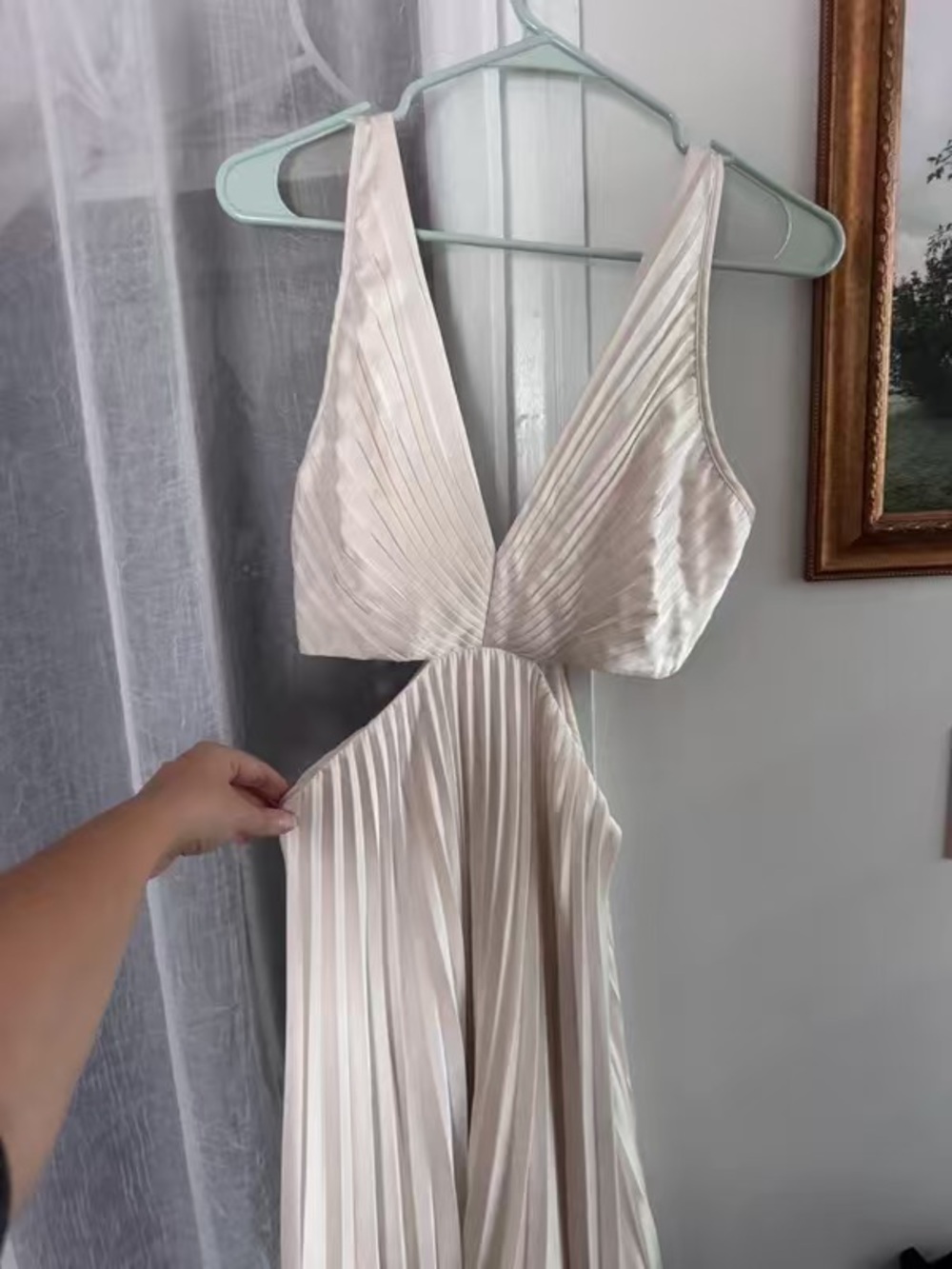 Abercrombie & Fitch Cream Plunge Pleated Prom Dress